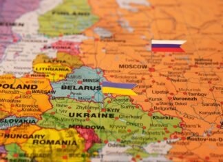 The Guardian sugerează că planul de pace al SUA pentru Ucraina a fost inițial redactat în rusă, incluzând formulări „stângace” neobișnuite în engleză.