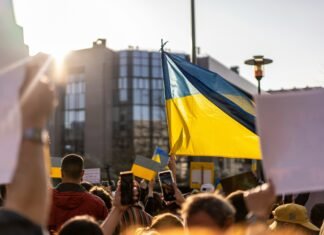 Zelenski mulțumește SUA și lui Trump pentru sprijinul acordat Ucrainei, răspunzând criticilor acestuia