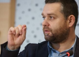 Ciprian Ciucu, candidatul PNL la Primăria Capitalei, respinge acuzațiile de manipulare a sondajelor.