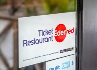 Parlamentul a adoptat o lege ce majorează limita tichetelor de masă la 45 de lei, cu aplicabilitate retroactivă începând din noiembrie 2025.