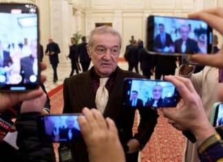 Gigi Becali își exprimă ferm nemulțumirea față de fostul președinte Traian Băsescu, considerându-l responsabil pentru crizele din sistemul judiciar.