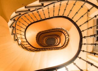 Jared Kushner, ginerele fostului președinte american Donald Trump, a renunțat la un proiect hotelier pe ruinele fostului cartier general iugoslav din Belgrad, din cauza unor acuzații de corupție.