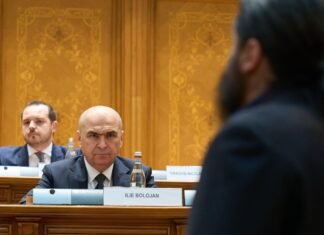 Prim-ministrul Ilie Bolojan a clarificat că taxa pe sere, ce va fi introdusă în 2026, se va aplica exclusiv serelor industriale, nu solariilor din grădinile personale.