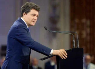 Nicușor Dan subliniază că România nu necesită revoluții și instabilitate, optând pentru o schimbare graduală în contextul internațional dificil.