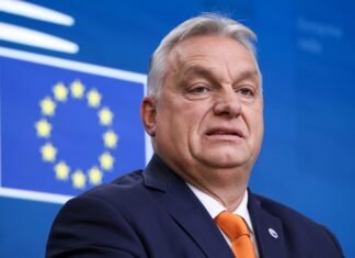 Viktor Orbán, premierul Ungariei, își lansează precampania pentru alegerile din 2026 cu un miting anti-război, în care critică sprijinul pentru Ucraina și subliniază suveranitatea națională a Ungariei.