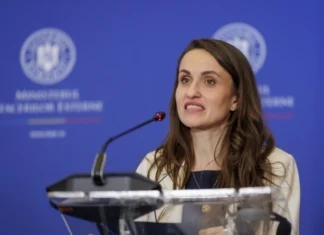 Ministrul Oana Ţoiu: Noua lege din Ucraina nu limitează dreptul de cetăţenie al românilor, respingând informațiile false.