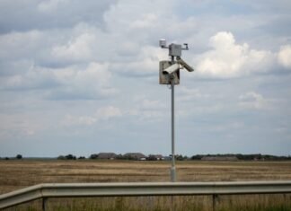 CNAIR a lansat licitația pentru proiectul e-Sigur, ce va implica instalarea a 400 de radare pe drumurile naționale pentru monitorizarea vitezei medii a vehiculelor.