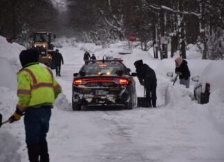 Douăsprezece state americane au instituit stare de urgență din cauza unei furtuni de iarnă severe, cu ninsori abundente și vânturi puternice, impactând 160 de milioane de oameni.