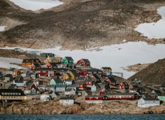 Ministrul groenlandez Naaja Nathanielsen subliniază suveranitatea țării, afirmând că viitorul sectorului minier al Groenlandei nu va fi decis de către alții.