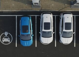 Polonia interzice vehiculele chinezești și Tesla în bazele militare, invocând motive de securitate națională și riscuri de colectare a datelor.