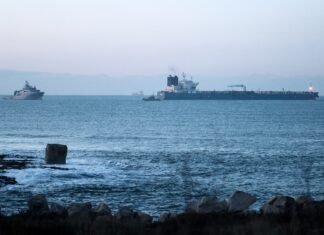 Petrolierul Grinch, suspectat de legături cu flota fantomă rusă, a fost escortat de marina franceză și va fi predat autorităților legale