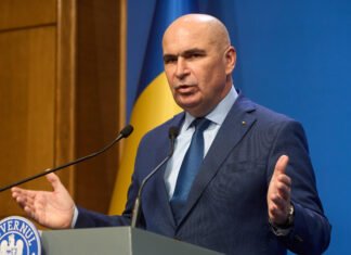 Premierul Ilie Bolojan a reacționat la acuzațiile de plagiat împotriva ministrului Justiției, așteptând rezultatele comisiei de etică.