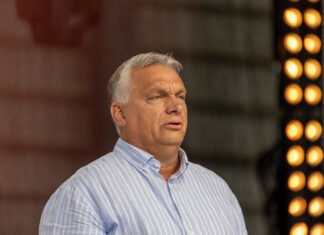 În Ungaria, partidul Tisza conduce Fidesz cu un avans de 10 puncte procentuale în sondajele recente, având un sprijin semnificativ mai mare în rândul tinerilor.