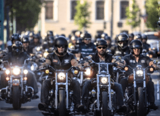 Mario, băiatul de 15 ani ucis de prieteni, a fost condus pe ultimul drum sâmbătă, într-o ceremonie însoțită de motocicliști.