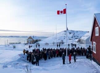 Franța și Canada își deschid consulate în Nuuk, Groenlanda, ca reacție la interesul SUA de a achiziționa insula, întărind astfel prezența în Arctica.