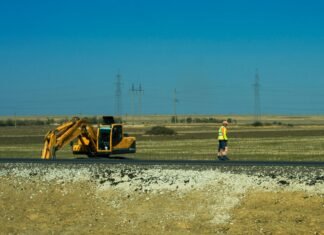 Probleme pe șantierul centurii ocolitoare Bușteni – Azuga: Lucrările ar putea influența stabilitatea liniei ferate București