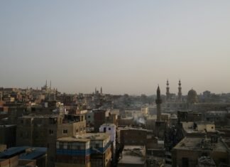 O petrecere cu tema „Epstein” din Cairo a fost interzisă, iar organizatorul a fost reținut.