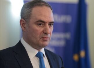 Ministrul Finanțelor, Alexandru Nazare, a anunțat marți că IMM-urile vor beneficia direct de pachetul de stimulare a investițiilor mari.