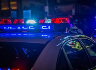 O tânără transgender de 18 ani deschide focul într-un liceu din Tumbler Ridge, Canada, provocând nouă decese, printre care și mama și fratele ei.