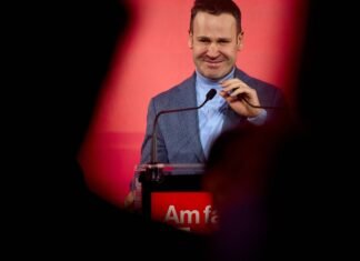 Se declare „nevinovat” și respinge plata cauțiunii