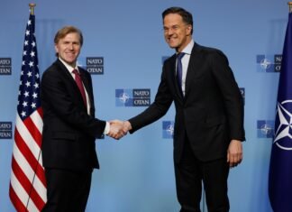 Elbridge Colby, oficial al Pentagonului, solicită NATO să implementeze un model de parteneriat, evidențiind responsabilitatea Europei în domeniul apărării.