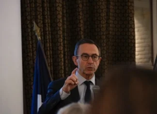 Bruno Retailleau, candidatul prezidențial din Franța, promite referendumuri pentru limitarea imigrației și reformarea sistemului judiciar, având ca obiectiv consolidarea ordinii și securității.