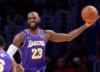 LeBron James a realizat un triple-double la 41 de ani, stabilind un nou record în fața lui Karl Malone