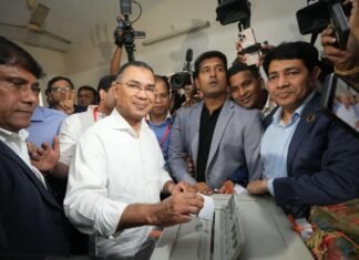 Partidul Naționalist din Bangladesh proclamă victoria în alegerile legislative; favorit pentru funcția de prim-ministru a stat în exil timp de 17 ani.