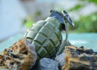 Grenadă neexplodată descoperită în apropierea Gării din Galați. Pirotehniștii au securizat zona.