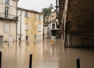 Furtuna Nils provoacă inundații în sud-vestul Franței: două victime și aproape 900.000 de persoane fără electricitate