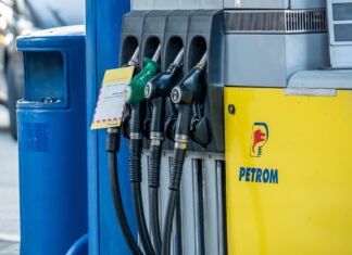 Angajații Petrom au semnat un nou contract colectiv de muncă pentru perioada 2026-2027, care prevede majorări salariale și dividende depășind profitul.