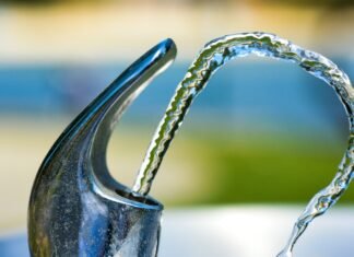 Consilierii USR propun crearea unei rețele de Adăposturi Climatice în București pentru a asigura confort termic și apă potabilă în condiții extreme.