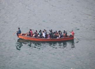 Grecia și alte patru state UE intenționează să înființeze centre de returnare în Africa pentru migranții cu cereri de azil respinse