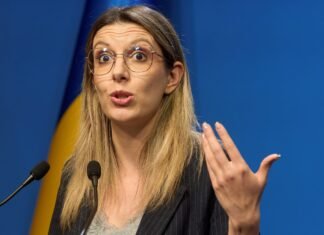 Ministra Mediului, Diana Buzoianu, a declarat că decizia de a transforma Programul ‘Casa Verde Fotovoltaice’ în ‘Casa Verde Baterii’ va fi luată după aprobarea bugetului.