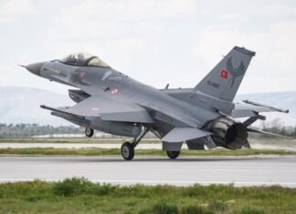 Un avion F-16 al Forțelor Aeriene Turce s-a prăbușit în vestul țării, iar pilotul a decedat pe loc.