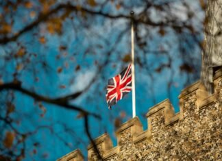 Regatul Unit își evacuează personalul ambasadei din cauza riscurilor de securitate.