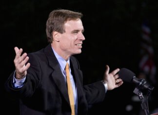 Senatorul Mark Warner exprimă îngrijorări legale legate de atacurile din Iran, subliniind necesitatea informării și implicării Congresului în deciziile de război.