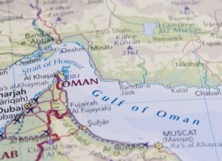 Blocaj în Strâmtoarea Ormuz: Forțele iraniene pregătesc restricții de navigație pe ruta esențială a petrolului, ca reacție la tensiunile regionale.