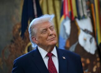 Donald Trump susține că are multiple opțiuni pentru intervenția militară în Iran, inclusiv extinderea sau încheierea rapidă a acesteia.