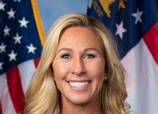 Marjorie Taylor Greene, fostă aleasă republicană, critică atacurile Statelor Unite în Iran și îl învinuiește pe Donald Trump de trădare și dezinformare.