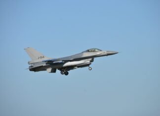 Qatarul doboară două bombardiere iraniene Su-24 și interceptează șapte rachete balistice, amplificând tensiunile în Orientul Mijlociu.