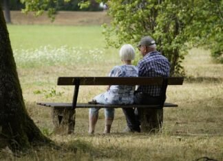 Ajutoarele de pensie vor fi disponibile doar pentru pensionarii cu venituri sub 2.000 de lei, iar sumele vor fi reduse față de cele anunțate inițial.