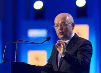 Emil Boc anunță că Primăria Cluj-Napoca menține taxele locale la nivelul minim legal și oferă reduceri pentru persoanele cu handicap și proprietățile vechi.