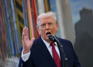 Trump a anunțat înlocuirea șefei Securității Interne, Kristi Noem, cu senatorul Markwayne Mullin, în contextul controversei privind gestionarea departamentului.