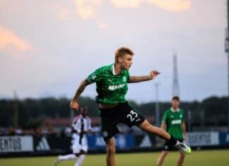 Mijlocașul român de la juniorii Sassuolo, Troy Tomșa, eliminat pentru agresarea unui arbitru în partida cu Napoli