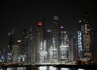 O clădire din Dubai Marina a fost deteriorată de fragmentele unui rachete interceptate de sistemul de apărare antiaeriană