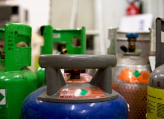 Companiile energetice din India majorază prețurile GPL pentru prima dată în aproape un an, din cauza creșterii cotațiilor internaționale și a conflictului din SUA-Iran.