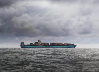 Autoritățile suedeze au interceptat o navă cu pavilion Guineean în apele teritoriale, suspectând legături cu flota fantomă a Rusiei.