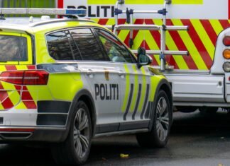 Poliția norvegiană a arestat trei frați suspectați de implicare în atentatul cu bombă de la ambasada SUA din Oslo, un act de terorism.