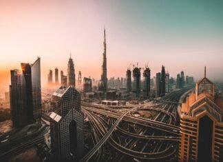 Colapsul pieței imobiliare din Dubai: Emiratele blamează rețelele sociale